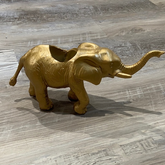 Chic Gold Elephant Decor - Picture 3 of 3